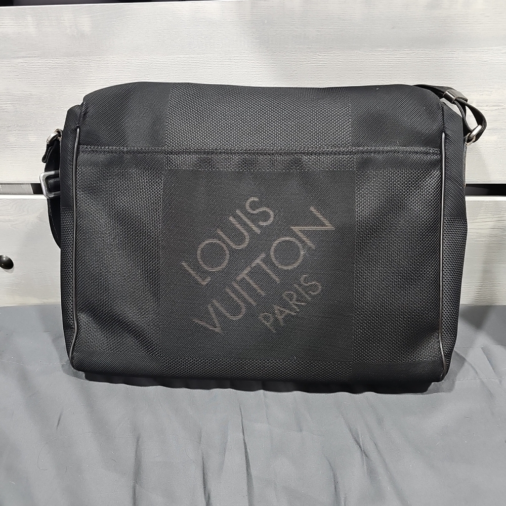 Louis Vuitton Black Men's Bag - Picture 7 of 13
